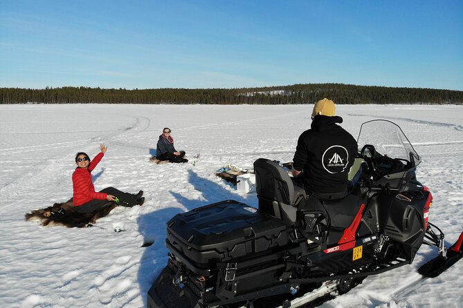 3 Days Raid Snowmobile in Finnish Lapland - Day 1: Rovaniemi to a Secluded Village by Snowmobile (9 Hours)