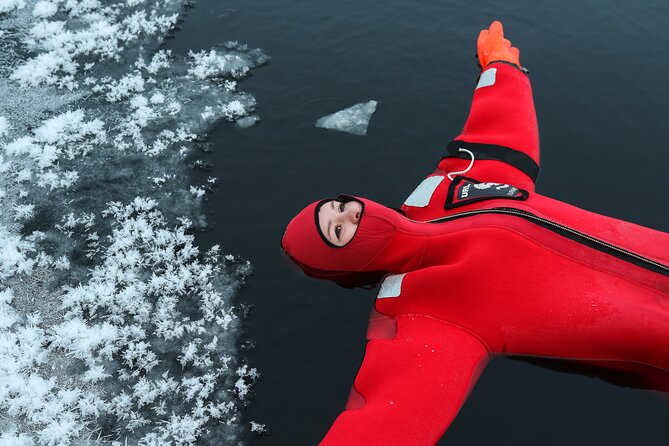 Aurora Ice Floating in Rovaniemi - The frozen-lake core: what you do during the 2 hours in water