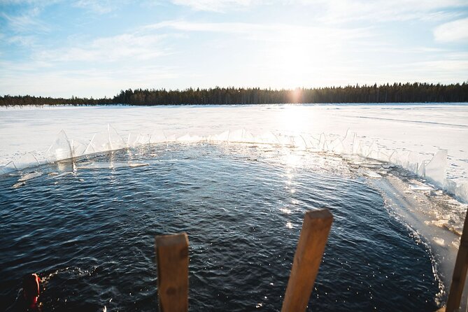 Daytime Arctic Ice-Floating in Rovaniemi, Small-Group - Suit-up and safety briefing: what the guides focus on