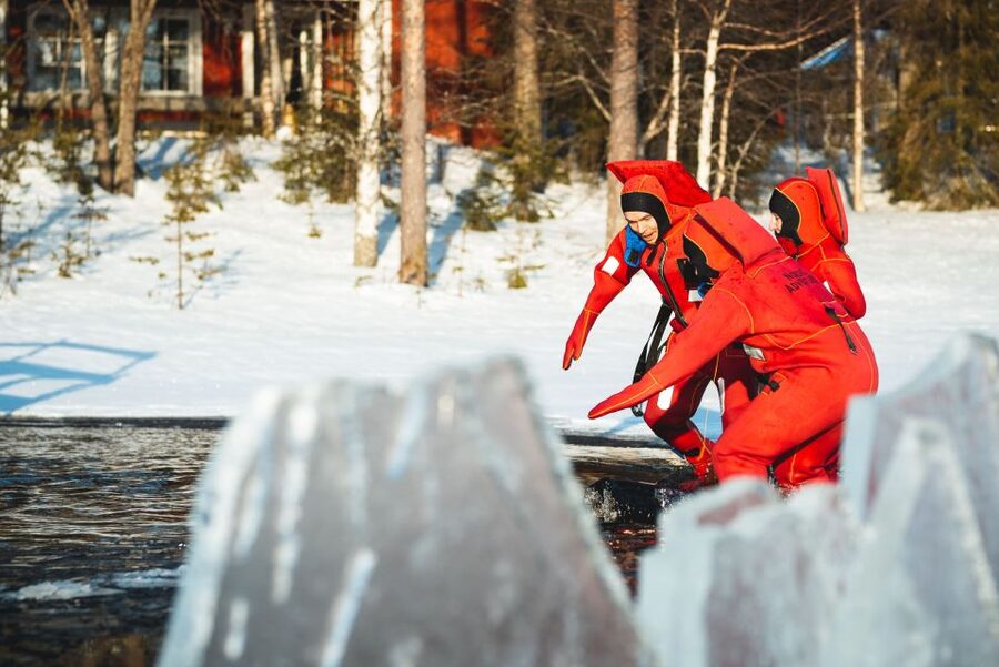 Daytime Ice Floating Rovaniemi, Frozen Lake Experience - Price and value, is $134 for 3 hours worth it