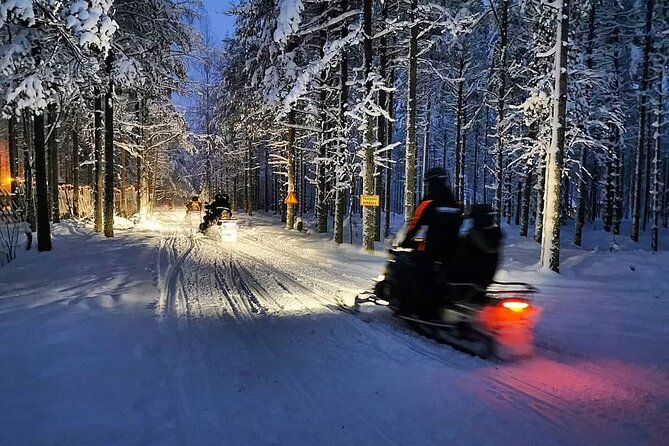 Evening Snowmobile Safari in Rovaniemi - How the guide sets you up for safe night riding