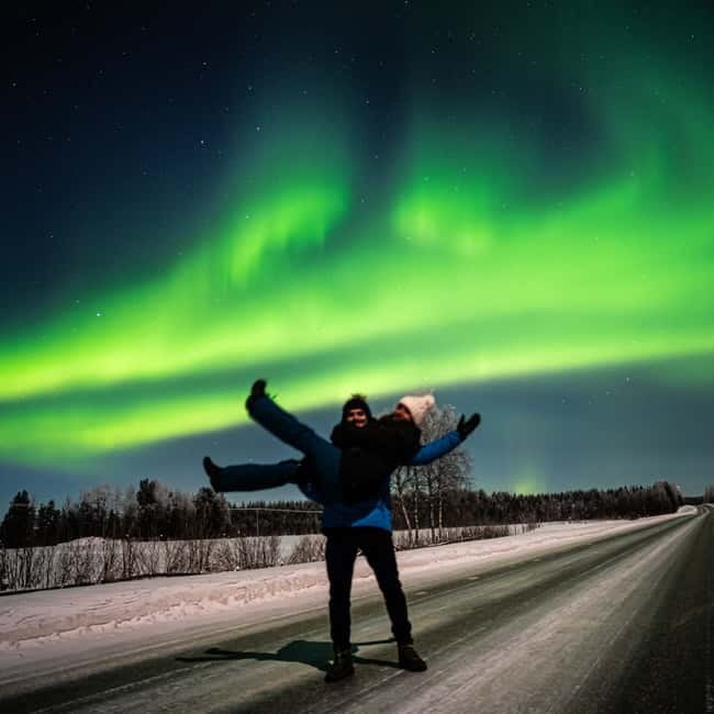 From Rovaniemi: Short Aurora Borealis Photography Expedition - A 3-hour Northern Lights hunt from Rovaniemi that actually helps you photograph the sky