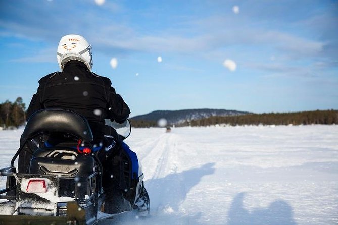 From Saariselkä: Ice Fishing Tour to Lake Inari, reindeers &lunch - What to pack so your feet do not regret it
