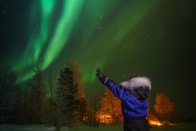 From Saariselkä: Northern lights tour to Lake Inari, incl. dinner - Getting kitted fast at Ivalo Safaris, and why thermal gear matters