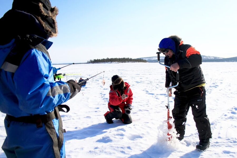 Ivalo: Ice Fishing Tour to Lake Inari, Reindeers & Lunch - Lunch in a teepee by open fire: what you actually eat