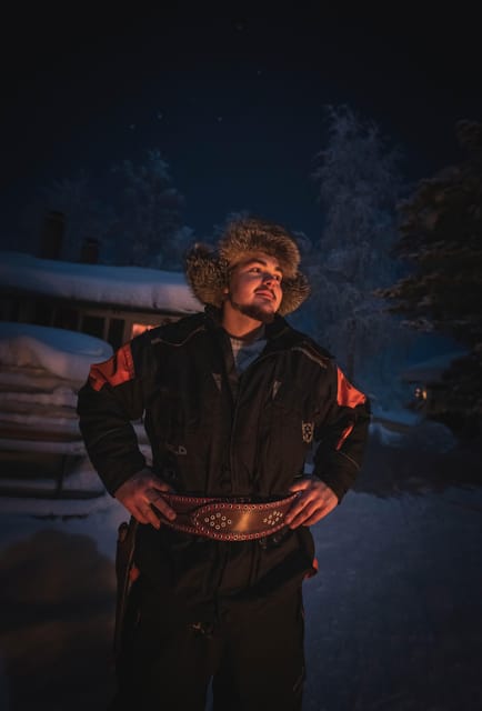 Ivalo: Lake Inari Northern Lights Tour w/ Reindeer & Dinner - Reindeer time that feels close, not staged