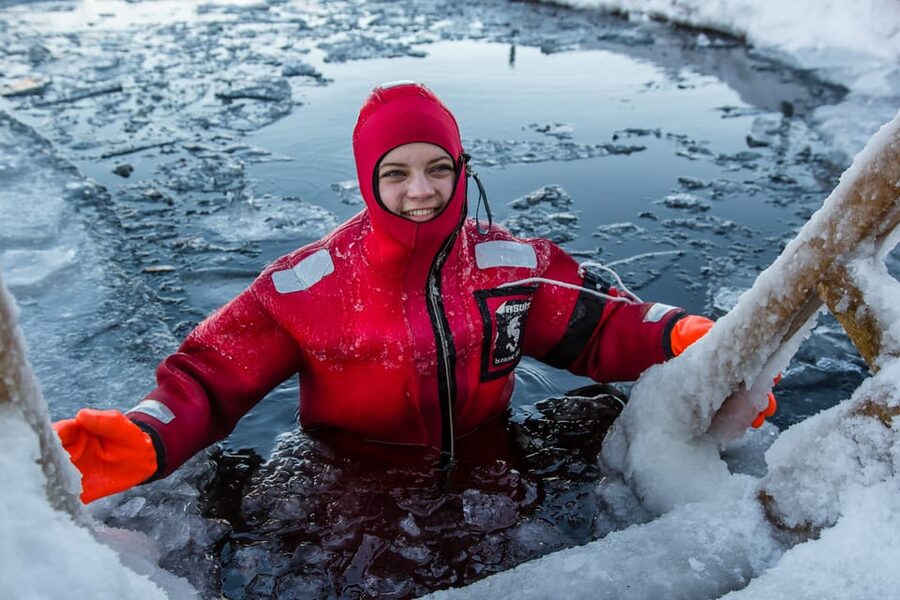 Levi: Arctic Ice Floating Adventure - English Guidance, Clear Instructions, and the Human Side
