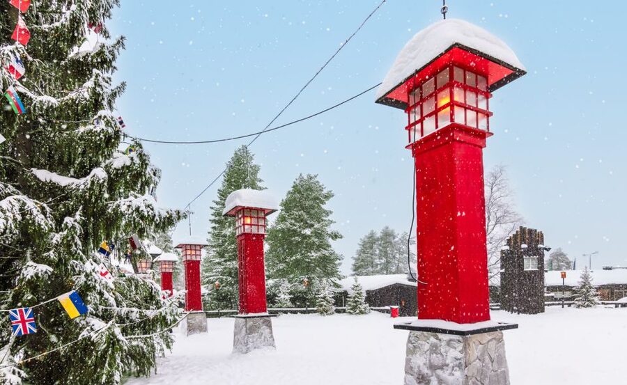 Levi: Day Trip to Santa Claus Village with Lunch - Pickup in Levi, meeting points, and the drive toward Rovaniemi