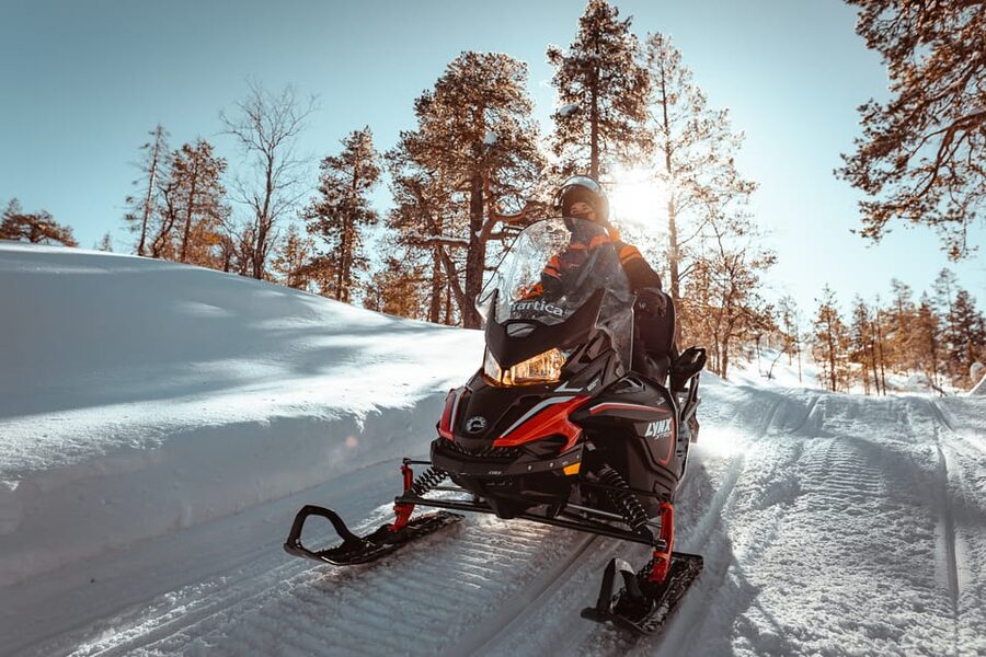 Levi: Easy Snowmobile Safari into the Nature - If the snow is rough, here is how to adjust your expectations