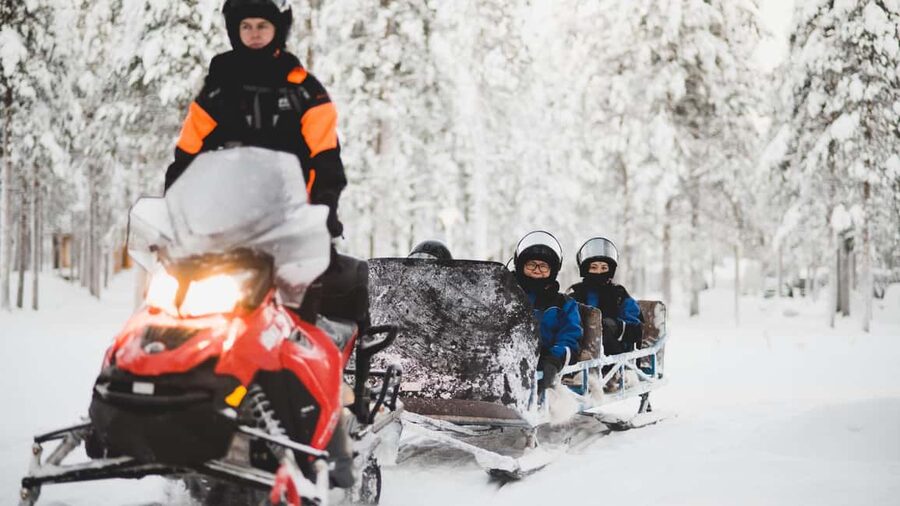 Levi: Snowmobile Safari to the Levi Nature - From Levi Tourist Info to the snowmobile start in about 2 hours