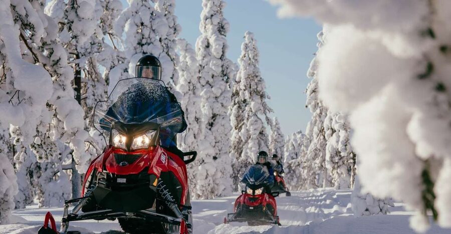 Levi: Snowmobile Safari to the Levi Nature - The ride itself: 105 minutes through frozen lakes, open swamps, and forest snow