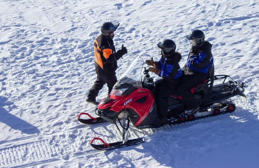 Levi: Snowmobile Safari to the Levi Nature - Hot berry juice plus a little winter treat break