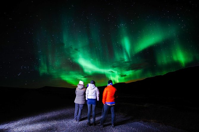 Northern Lights Hunt from Rovaniemi with Folk Tales and Snacks over Campfire - Getting out of Rovaniemi glow at the right hour