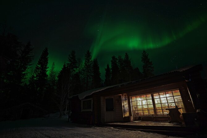 Northern Lights Hunting in Lappish old cottage - Should you book this Northern Lights hunt from Rovaniemi?