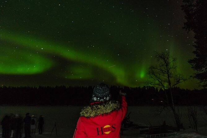 Northern Lights Hunting in Lappish old cottage - Stop at Tahtamankuja: the forest cottage, the frozen-lake vibe, and the view to the north