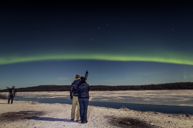 Northern lights hunting photo tour with bbq; small groups - 3 hours in Rovaniemi: what this Aurora hunt feels like