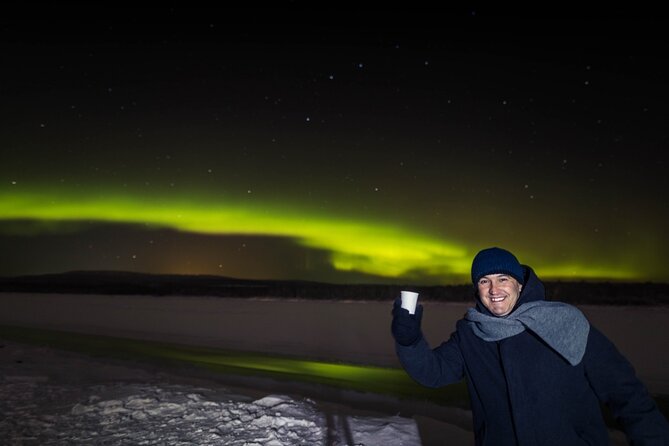 Northern lights hunting photo tour with bbq; small groups - Campfire sausages and warm drinks: why this is more than a snack