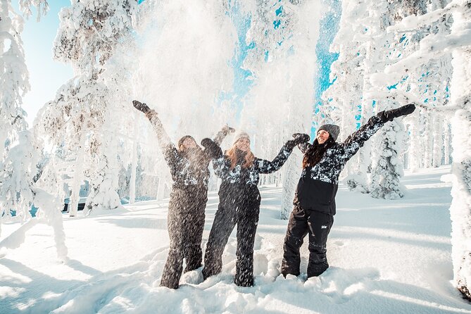 Rent Winter Clothing in Levi & Ylläs - All Sizes & Ages - The fit process in Sirkka: prepared ahead, adjusted on site