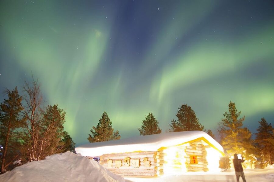 Rovaniemi: Aurora Hunting Tour with Photography by Van - Group vibe: family-run energy and real local guidance