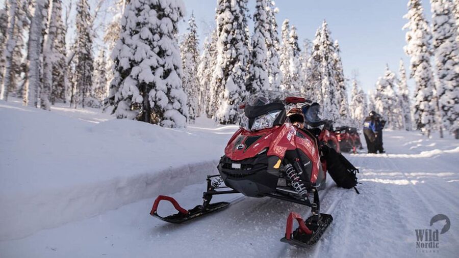 Rovaniemi: Easy Snowmobile Safari - The 1-Hour Flow Around Rovaniemi, From Pickup to Photo Stop