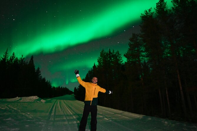 Rovaniemi: Guaranteed Northern Lights - Small Group & Photography - The real-time chase: how local guides go from Finland to Sweden