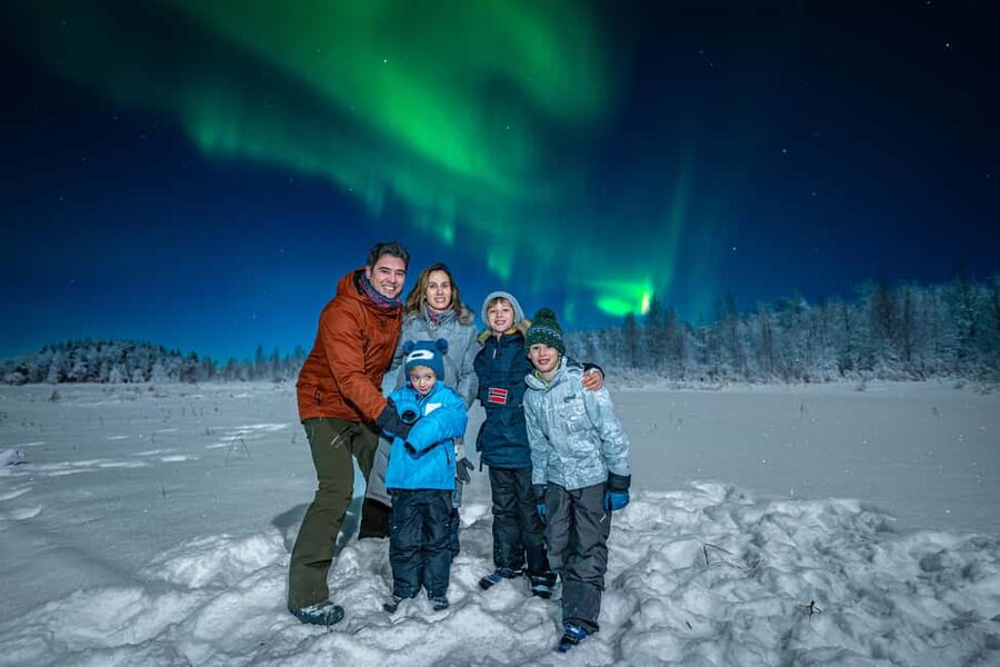 Rovaniemi: Guaranteed Northern Lights Tour with Photos - Entering Lapland on a guaranteed aurora mission from Rovaniemi