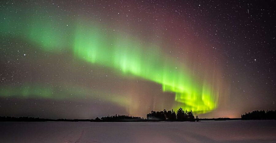 Rovaniemi: Guaranteed Ultimate Aurora Hunt with Photographer - Warm gear is included, and it changes how you enjoy the wait