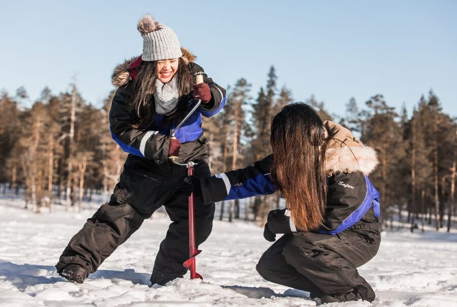 Rovaniemi: Ice Fishing Experience - Drilling your ice hole, then fishing with a real rhythm