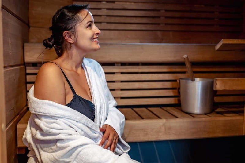 Rovaniemi: Ice Restaurant Dinner with Snow Sauna & jacuzzi - The Snow Sauna, Finnish Sauna, and Outdoor Jacuzzi Routine