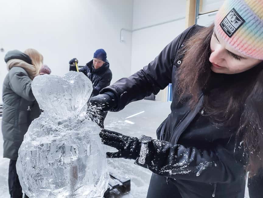 Rovaniemi: Ice sculpting experience - Inside the ice hotel: what the guided tour really gives you