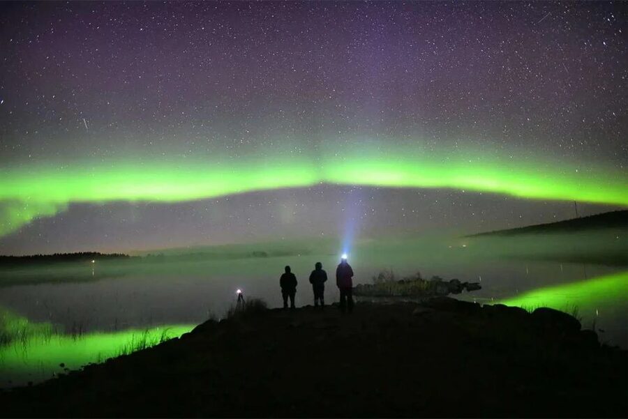 Rovaniemi: Lapland Northern Lights Tour with BBQ - Finding darker skies: how guides increase your odds