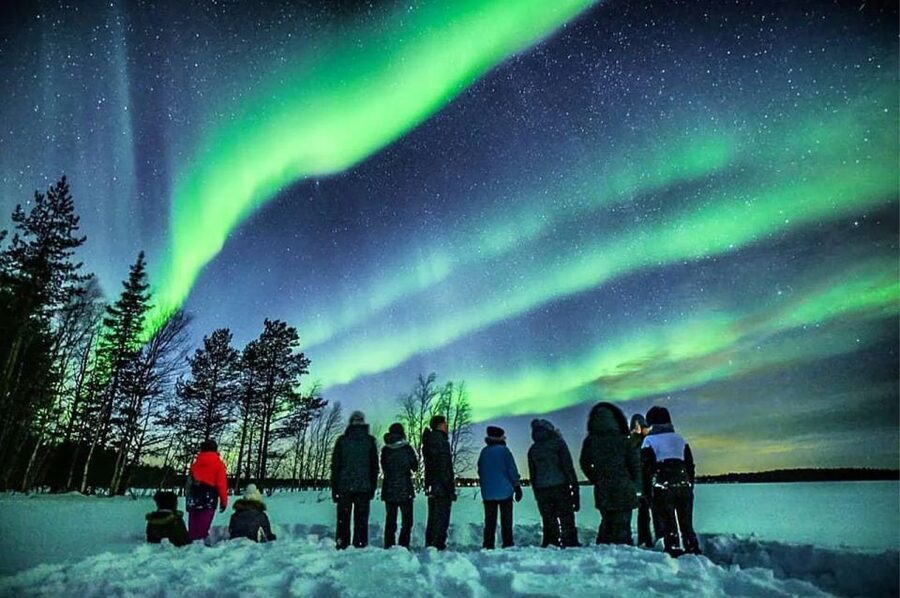 Rovaniemi: Lapland Northern Lights Tour with BBQ - Group size in December to January: how it affects your comfort