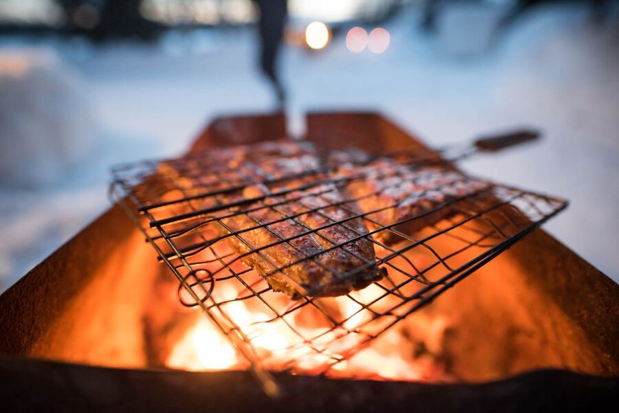 Rovaniemi: Lappish Evening Experience with Dinner - Open-fire blazed salmon dinner: warm cottage comfort