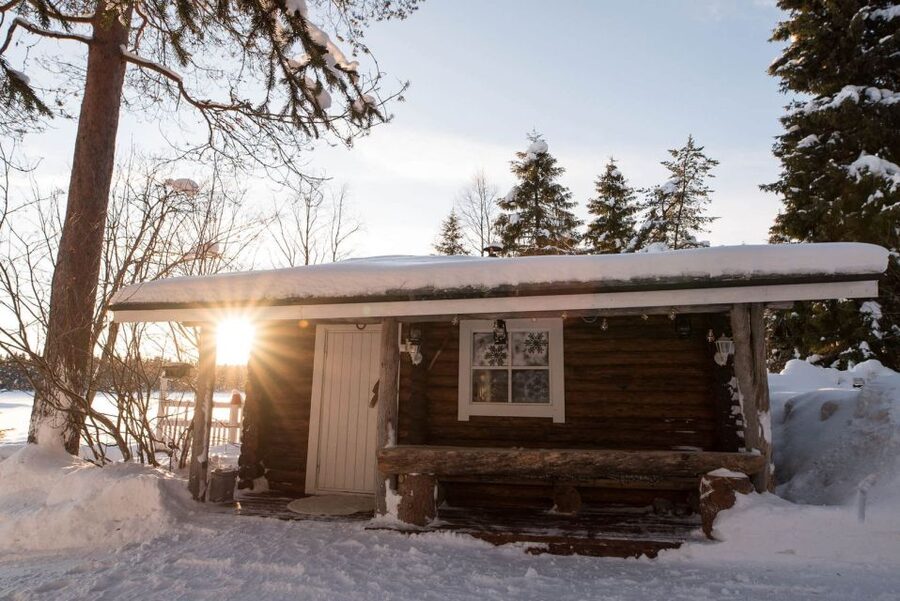 Rovaniemi: Lappish Evening Experience with Dinner - Hotel pickup to the Arctic lake: your 30-minute runway