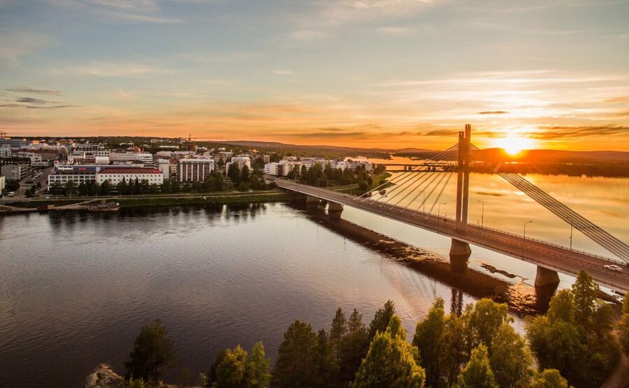 Rovaniemi: Midnight Sun Photography Tour - Stop 2: Second Viewpoint Hike, Camp Activities, and BBQ by the Fire