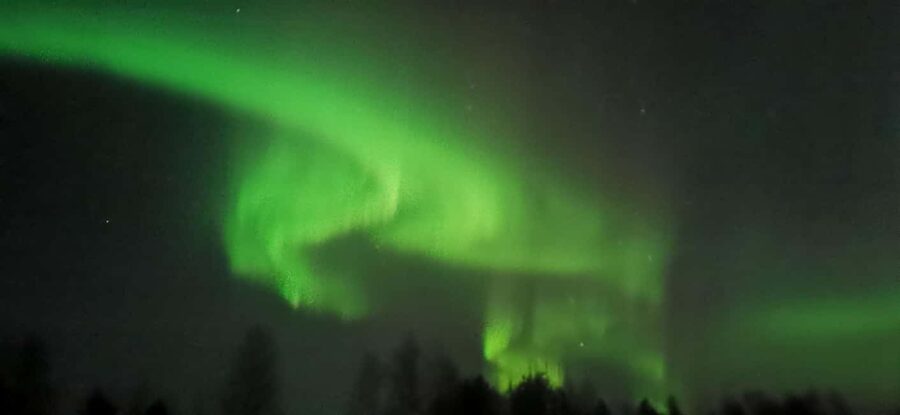Rovaniemi:Northern Lights Hunt in Lapland Wilderness - The wilderness viewing spot: darkness, patience, and color shifts