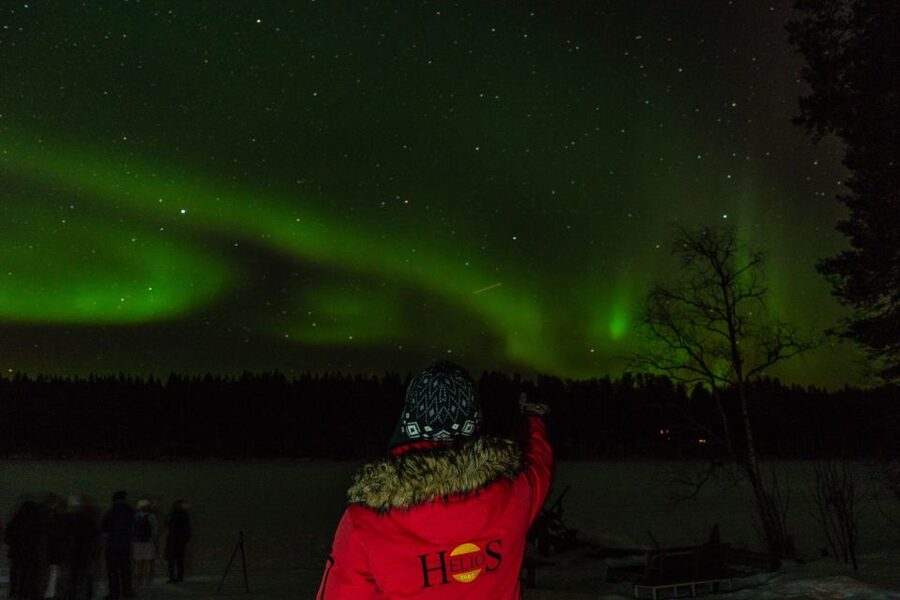 Rovaniemi: Northern Lights Hunting in Lappish old cottage - Coffee, video, and stories inside the warm cottage