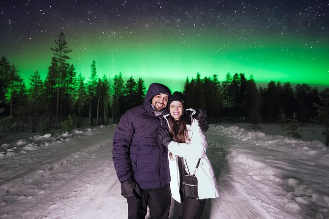 Rovaniemi: Northern Lights Pro Guaranteed - Unlimited (PRIVATE) - What happens when you stop: observation rounds and getting aurora photos with you in them
