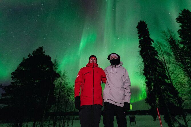 Rovaniemi: Northern Lights Pro Guaranteed - Unlimited (PRIVATE) - Food, warmth, and the campfire break that makes the night easier