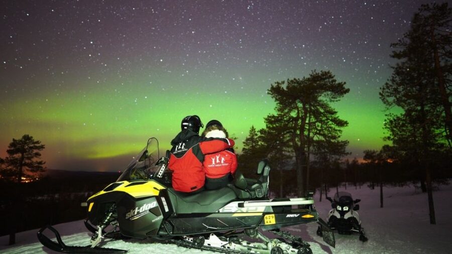Rovaniemi: Northern Lights Snowmobile Hunt - Northern Lights by Snowmobile in Rovaniemi, why it feels different