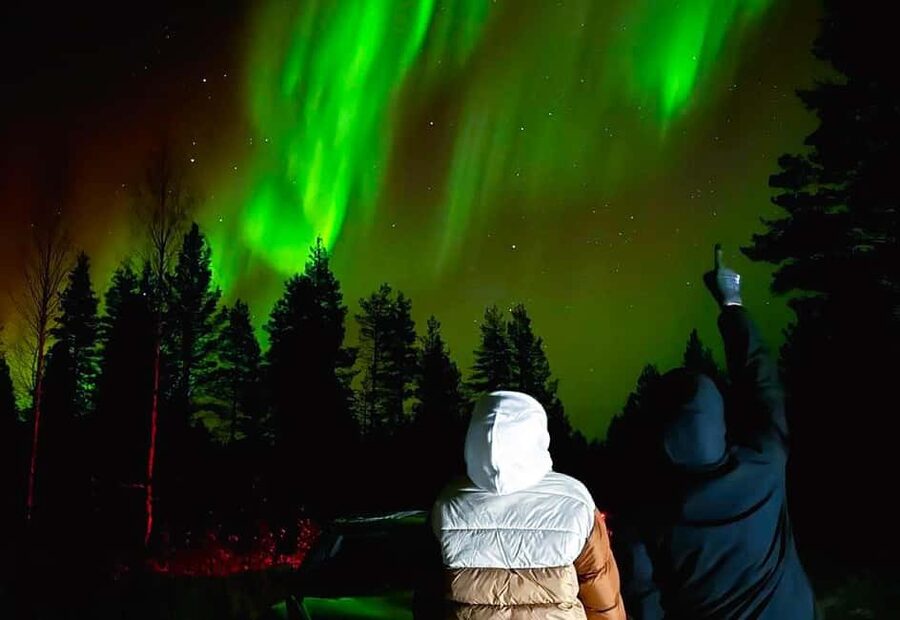 Rovaniemi: Northern Lights Tour with BBQ - How the 19:30 pickup turns into an aurora-hunting night