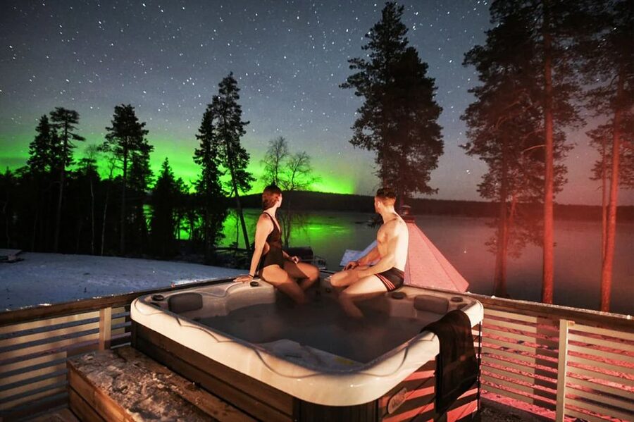 Rovaniemi: Northern Lights Trip with Arctic Sauna & Jacuzzi - The 3-hour rhythm in Rovaniemi: sauna first, ice lake second, lights last