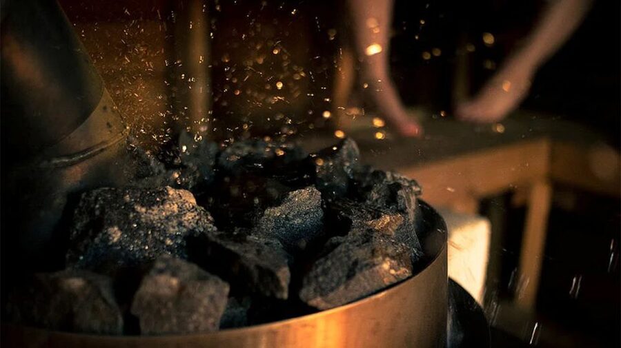 Rovaniemi: Northern Lights Trip with Arctic Sauna & Jacuzzi - Ice swimming in the frozen lake: how to make the cold part enjoyable