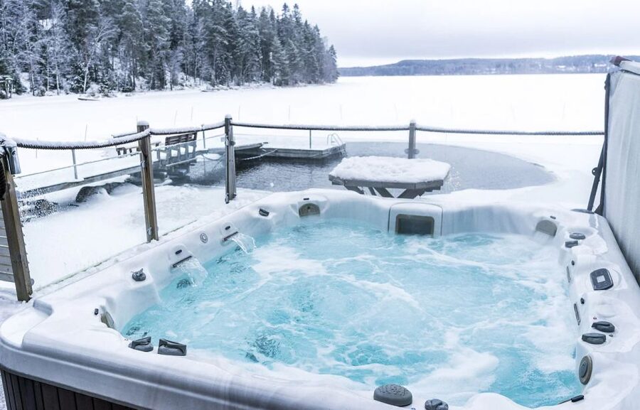 Rovaniemi: Northern Lights Trip with Arctic Sauna & Jacuzzi - Price and value at $101 per person: what you are really paying for