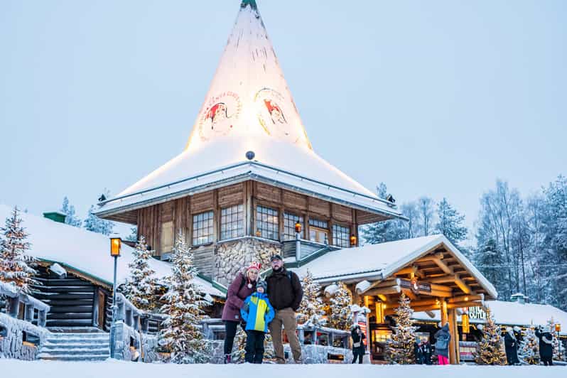 Rovaniemi: Private Pro Photoshoot in Santa Claus Village - Santa Claus Village, But Photo-First