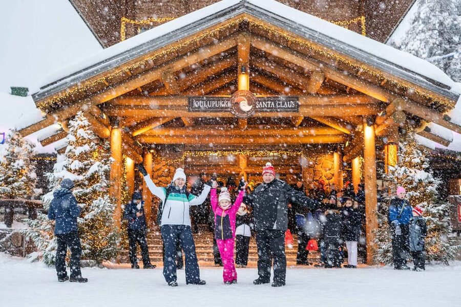 Rovaniemi: Private Pro Photoshoot in Santa Claus Village - Santa Claus Village Stops: Why This Place Works for Photos