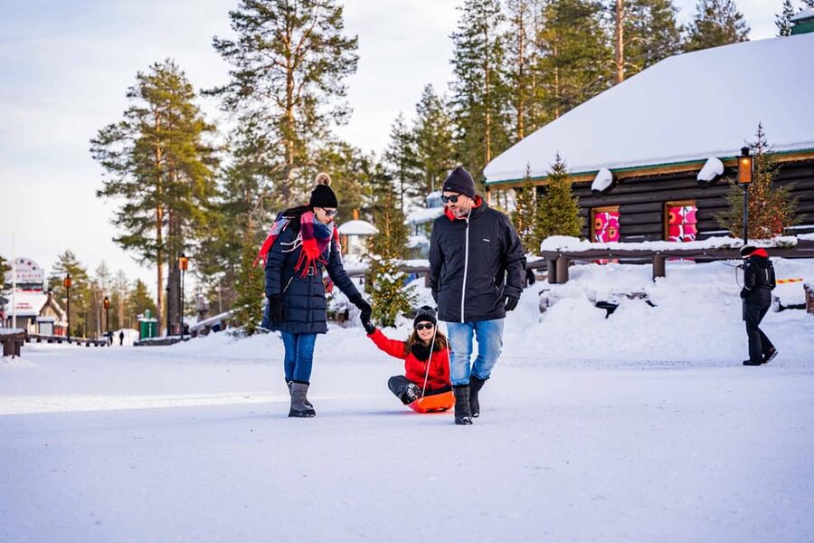 Rovaniemi: Private Pro Photoshoot in Santa Claus Village - After the Shoot: Meet Santa or Head Back