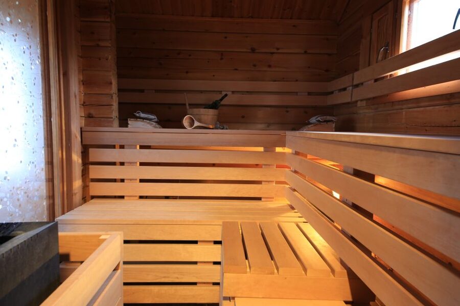 Rovaniemi: Private Sauna, Jacuzzi and Dinner - Finnish sauna pacing that respects your body (and your nerves)