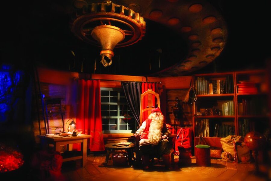Rovaniemi: Santa Claus Village and Arctic Circle - Your private Santa Claus meeting: the office visit is the payoff