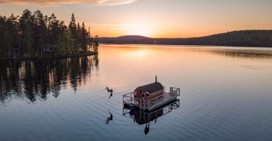 Rovaniemi: Sauna Boat Scenic Lake Cruise - The 3-hour flow, from pickup to sauna to deck time